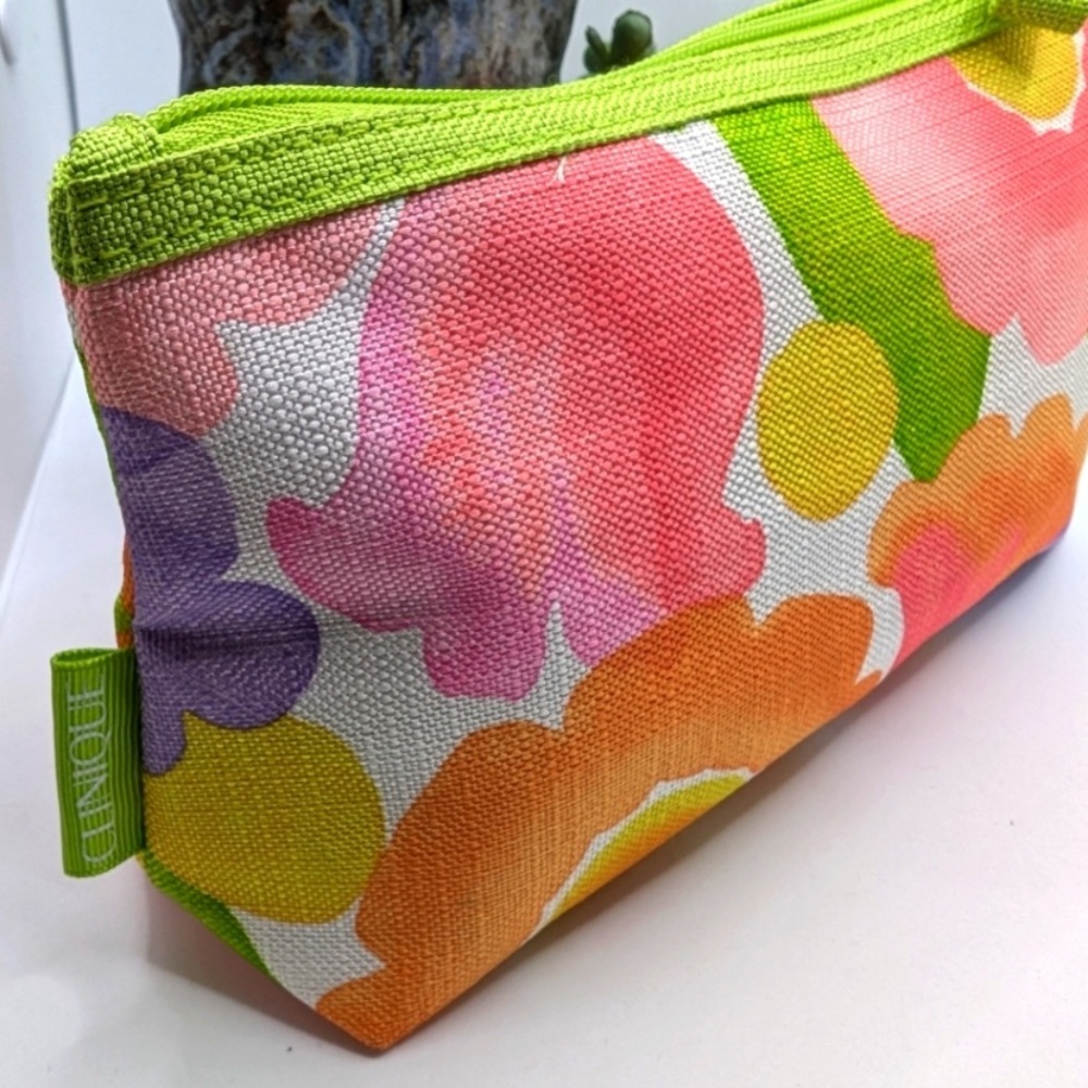 Clinique Cosmetic / Makeup Pouch - Picture 2 of 5